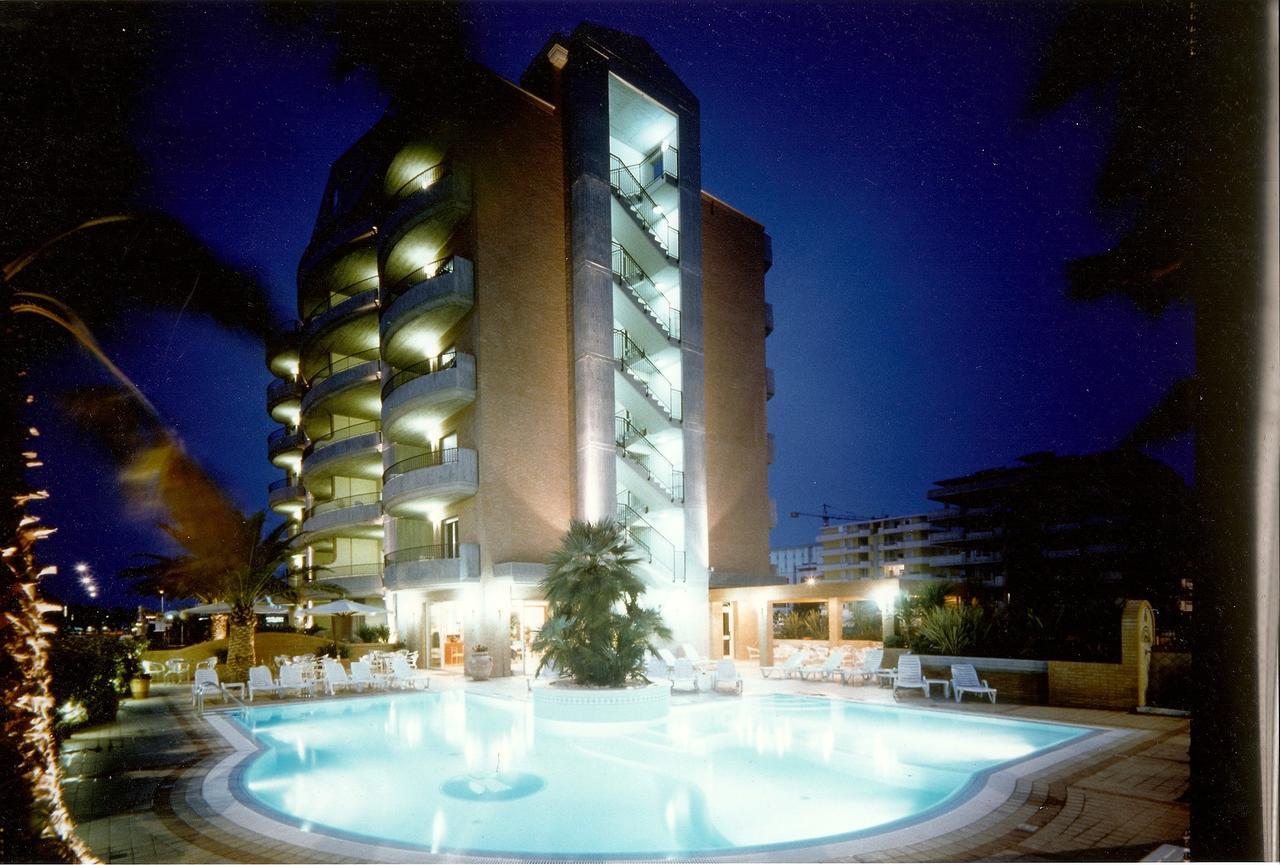 Residence Torre Del Mar Alba Adriatica Zewnętrze zdjęcie