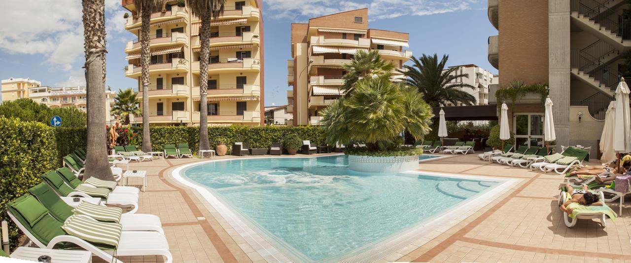 Residence Torre Del Mar Alba Adriatica Zewnętrze zdjęcie